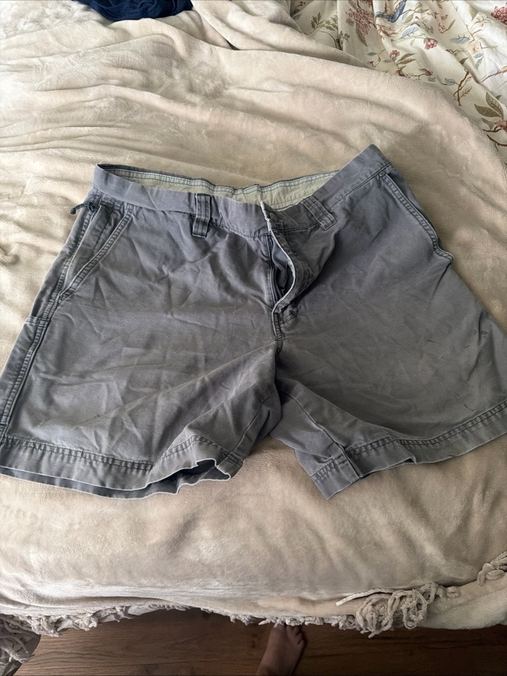 Columbia Men's Slate Gray Flat-Front Shorts